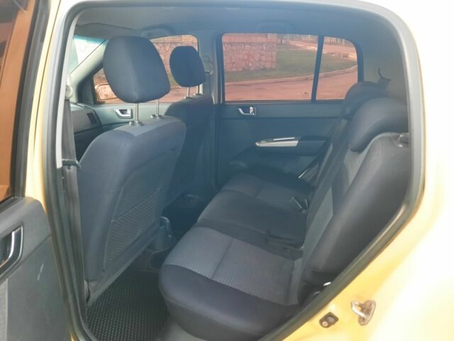 Желтый Хендай Гетц, объемом двигателя 1.4 л и пробегом 250 тыс. км за 3900 $, фото 16 на Automoto.ua