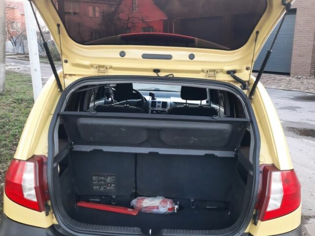 Желтый Хендай Гетц, объемом двигателя 1.4 л и пробегом 250 тыс. км за 3900 $, фото 22 на Automoto.ua