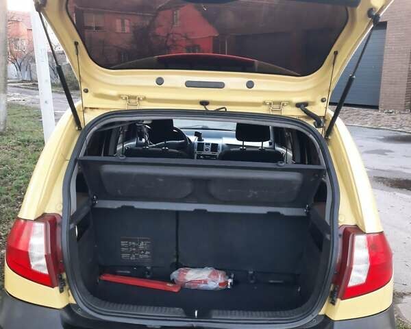 Желтый Хендай Гетц, объемом двигателя 1.4 л и пробегом 238 тыс. км за 3900 $, фото 20 на Automoto.ua