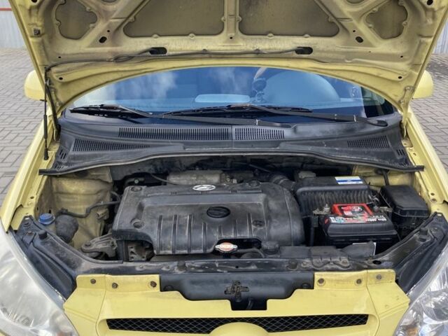 Желтый Хендай Гетц, объемом двигателя 1.6 л и пробегом 215 тыс. км за 3500 $, фото 10 на Automoto.ua