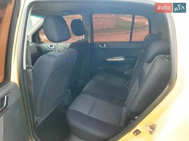 Желтый Хендай Гетц, объемом двигателя 1.4 л и пробегом 238 тыс. км за 3900 $, фото 18 на Automoto.ua