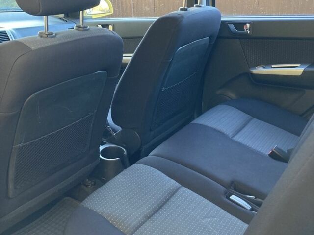 Желтый Хендай Гетц, объемом двигателя 1.6 л и пробегом 215 тыс. км за 3500 $, фото 9 на Automoto.ua