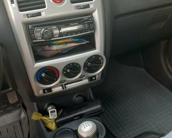 Желтый Хендай Гетц, объемом двигателя 1.4 л и пробегом 145 тыс. км за 4500 $, фото 2 на Automoto.ua