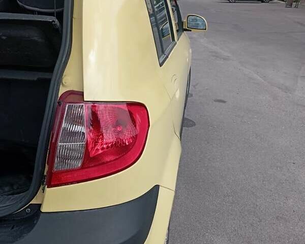 Желтый Хендай Гетц, объемом двигателя 1.4 л и пробегом 120 тыс. км за 5750 $, фото 6 на Automoto.ua