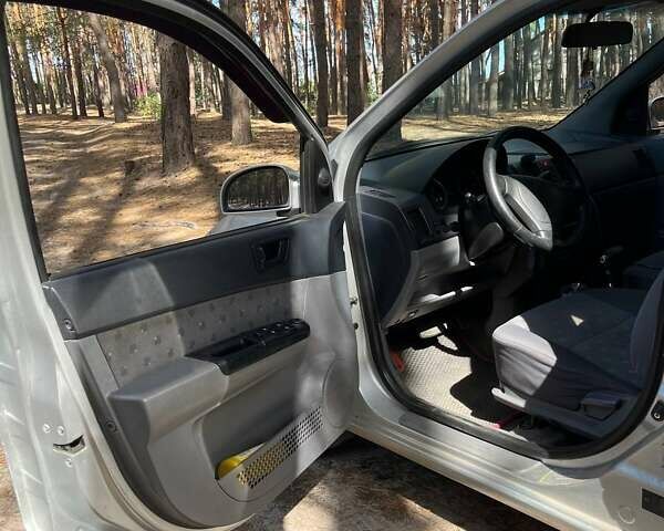 Сірий Хендай Гетц, об'ємом двигуна 1.34 л та пробігом 240 тис. км за 5000 $, фото 1 на Automoto.ua