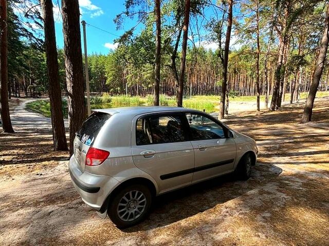 Серый Хендай Гетц, объемом двигателя 1.3 л и пробегом 250 тыс. км за 5000 $, фото 4 на Automoto.ua