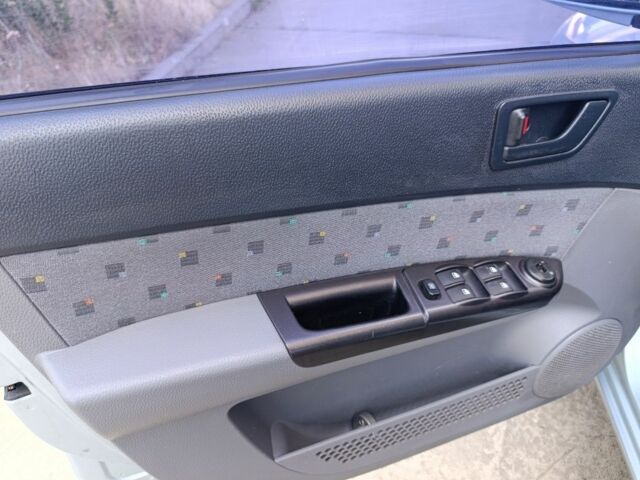 Серый Хендай Гетц, объемом двигателя 1.3 л и пробегом 226 тыс. км за 4500 $, фото 1 на Automoto.ua