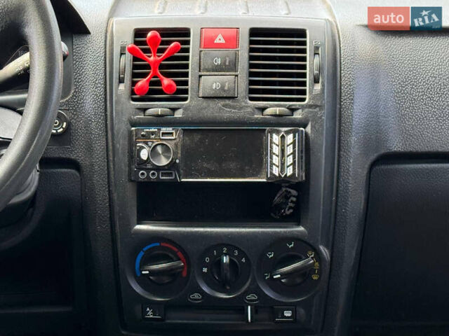 Серый Хендай Гетц, объемом двигателя 1.3 л и пробегом 289 тыс. км за 2999 $, фото 16 на Automoto.ua