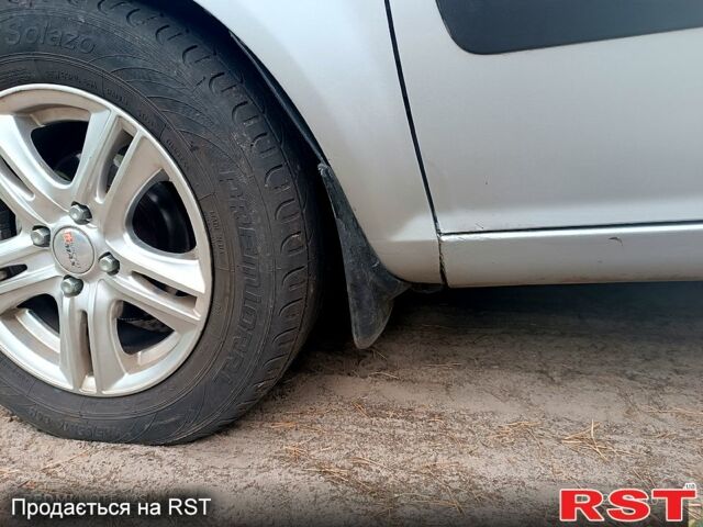 Серый Хендай Гетц, объемом двигателя 1.3 л и пробегом 254 тыс. км за 3700 $, фото 2 на Automoto.ua