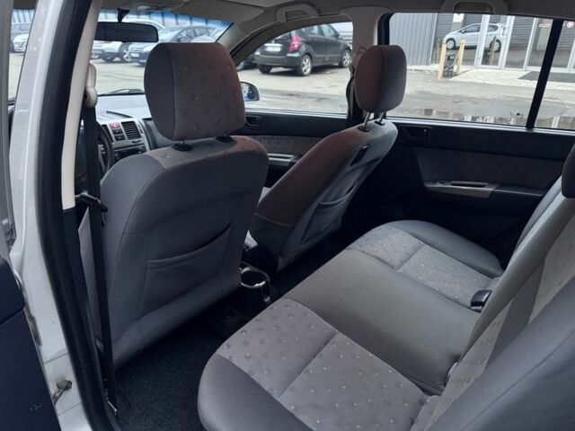 Серый Хендай Гетц, объемом двигателя 1.3 л и пробегом 215 тыс. км за 3900 $, фото 8 на Automoto.ua