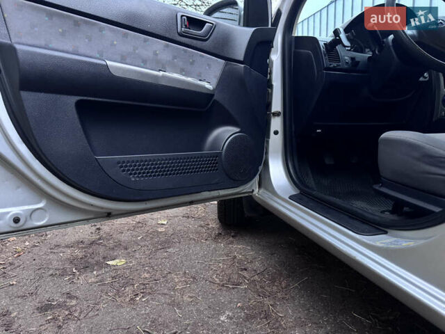 Серый Хендай Гетц, объемом двигателя 1.34 л и пробегом 215 тыс. км за 3650 $, фото 2 на Automoto.ua