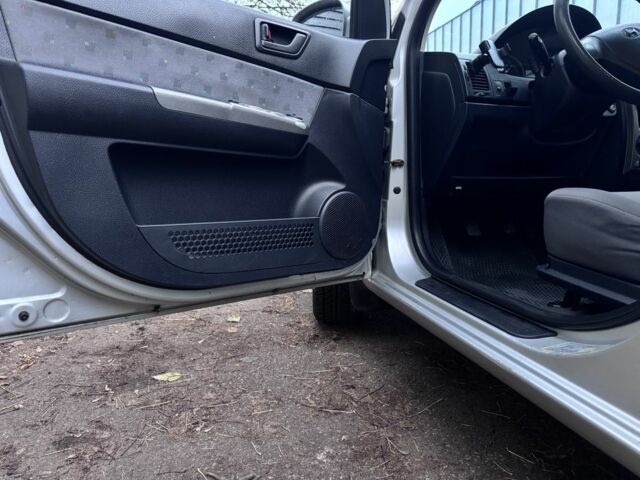 Серый Хендай Гетц, объемом двигателя 1.3 л и пробегом 215 тыс. км за 3900 $, фото 6 на Automoto.ua