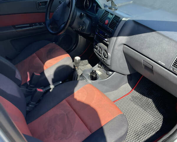 Сірий Хендай Гетц, об'ємом двигуна 1.09 л та пробігом 180 тис. км за 3300 $, фото 6 на Automoto.ua
