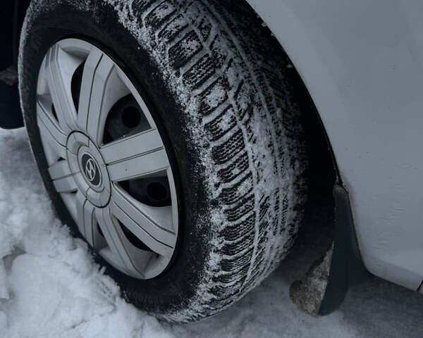 Серый Хендай Гетц, объемом двигателя 1.4 л и пробегом 216 тыс. км за 3550 $, фото 9 на Automoto.ua