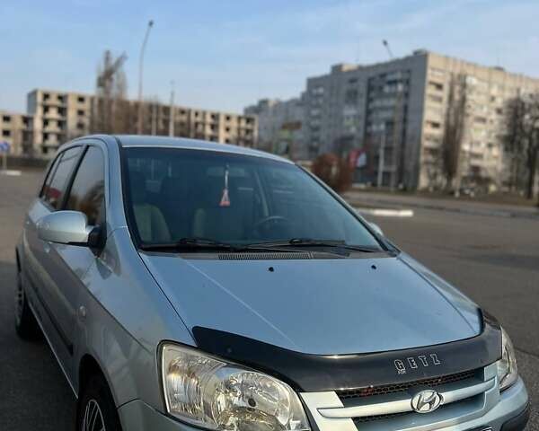 Сірий Хендай Гетц, об'ємом двигуна 1.6 л та пробігом 160 тис. км за 4250 $, фото 1 на Automoto.ua