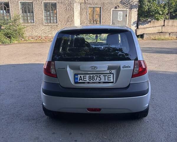 Серый Хендай Гетц, объемом двигателя 1.4 л и пробегом 208 тыс. км за 4000 $, фото 5 на Automoto.ua