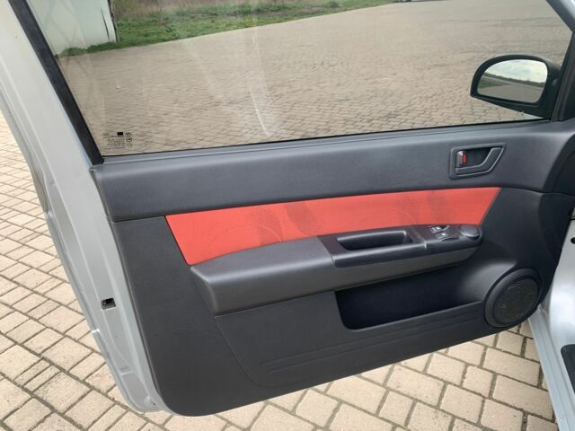 Серый Хендай Гетц, объемом двигателя 1.1 л и пробегом 220 тыс. км за 2300 $, фото 4 на Automoto.ua