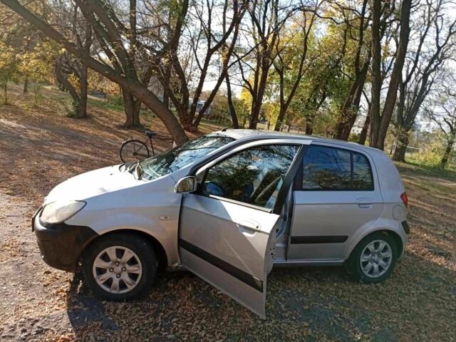 Серый Хендай Гетц, объемом двигателя 1.1 л и пробегом 165 тыс. км за 4000 $, фото 2 на Automoto.ua