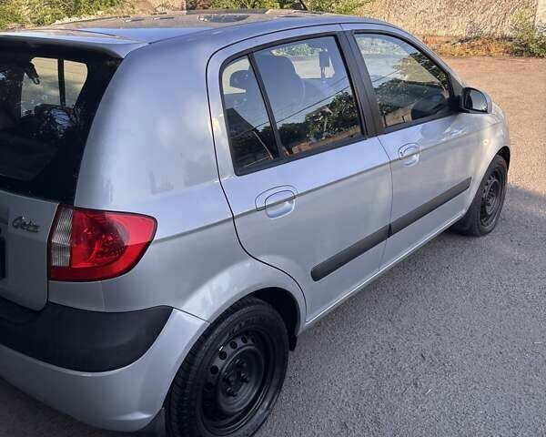 Серый Хендай Гетц, объемом двигателя 1.4 л и пробегом 208 тыс. км за 4000 $, фото 4 на Automoto.ua