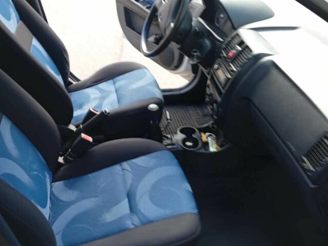 Серый Хендай Гетц, объемом двигателя 1.1 л и пробегом 165 тыс. км за 4000 $, фото 6 на Automoto.ua