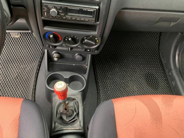 Серый Хендай Гетц, объемом двигателя 1.1 л и пробегом 220 тыс. км за 2300 $, фото 5 на Automoto.ua