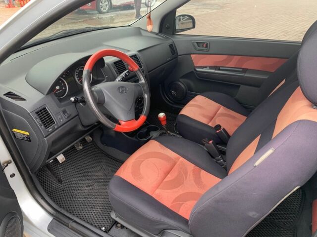 Серый Хендай Гетц, объемом двигателя 1.1 л и пробегом 220 тыс. км за 2300 $, фото 3 на Automoto.ua