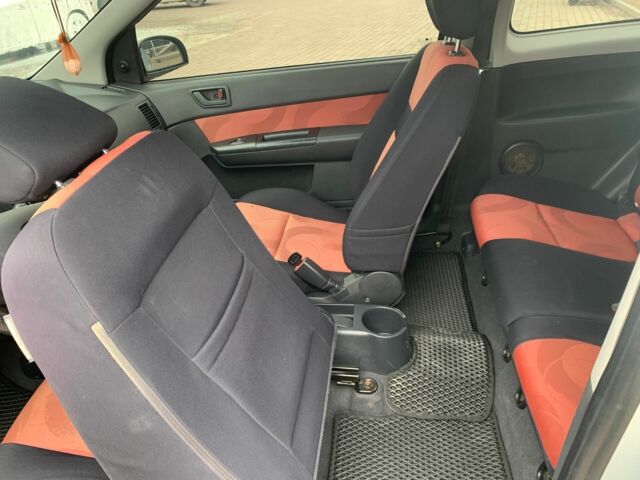 Серый Хендай Гетц, объемом двигателя 1.1 л и пробегом 220 тыс. км за 2300 $, фото 8 на Automoto.ua