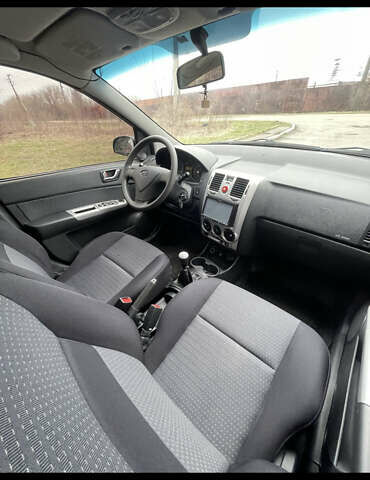 Серый Хендай Гетц, объемом двигателя 1.4 л и пробегом 200 тыс. км за 3500 $, фото 10 на Automoto.ua