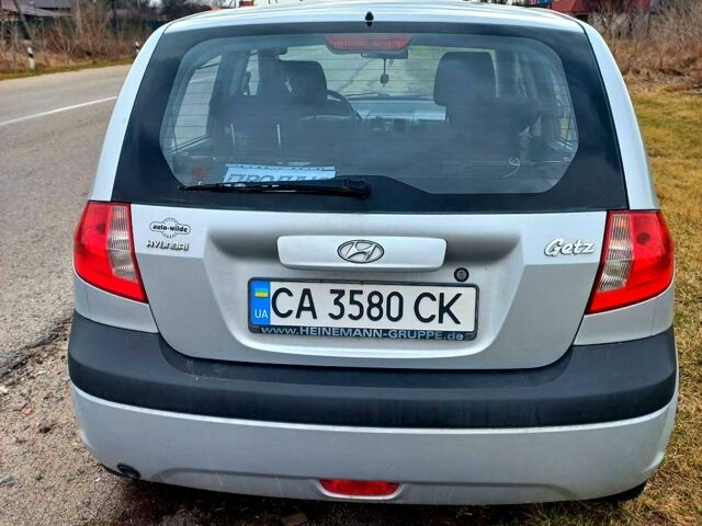 Серый Хендай Гетц, объемом двигателя 1.1 л и пробегом 185 тыс. км за 4000 $, фото 3 на Automoto.ua