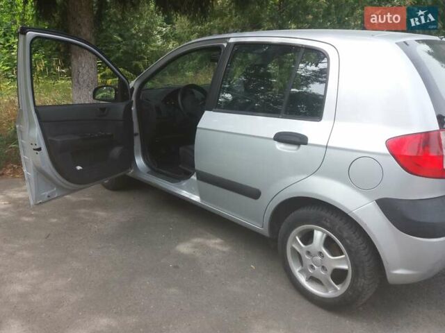 Серый Хендай Гетц, объемом двигателя 1.1 л и пробегом 217 тыс. км за 3600 $, фото 2 на Automoto.ua