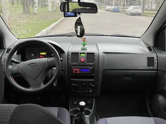 Серый Хендай Гетц, объемом двигателя 1.1 л и пробегом 263 тыс. км за 3200 $, фото 3 на Automoto.ua