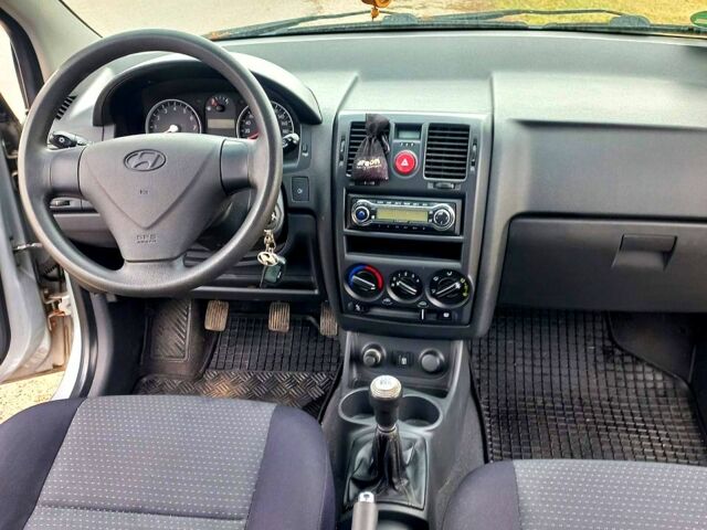 Серый Хендай Гетц, объемом двигателя 1.1 л и пробегом 185 тыс. км за 4000 $, фото 9 на Automoto.ua