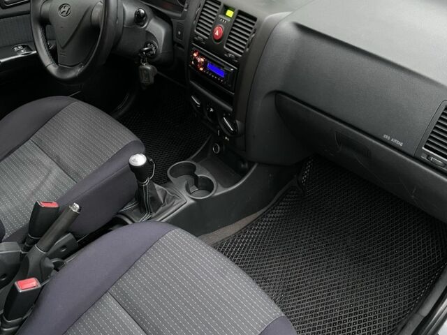 Серый Хендай Гетц, объемом двигателя 1.1 л и пробегом 263 тыс. км за 3200 $, фото 15 на Automoto.ua