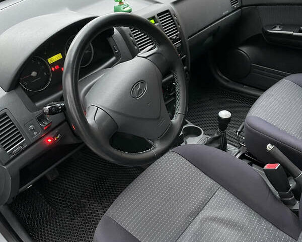 Серый Хендай Гетц, объемом двигателя 1.09 л и пробегом 263 тыс. км за 3200 $, фото 5 на Automoto.ua