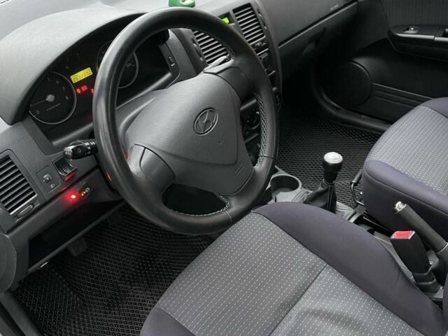 Серый Хендай Гетц, объемом двигателя 1.1 л и пробегом 263 тыс. км за 3200 $, фото 13 на Automoto.ua