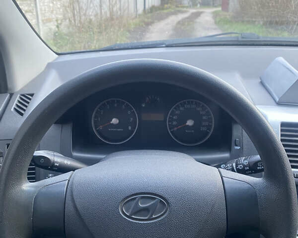 Серый Хендай Гетц, объемом двигателя 1.4 л и пробегом 200 тыс. км за 3500 $, фото 4 на Automoto.ua