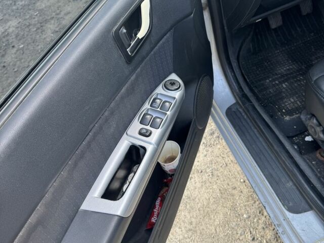 Серый Хендай Гетц, объемом двигателя 1.4 л и пробегом 240 тыс. км за 2800 $, фото 3 на Automoto.ua