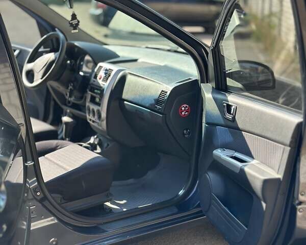 Серый Хендай Гетц, объемом двигателя 1.4 л и пробегом 124 тыс. км за 5600 $, фото 3 на Automoto.ua