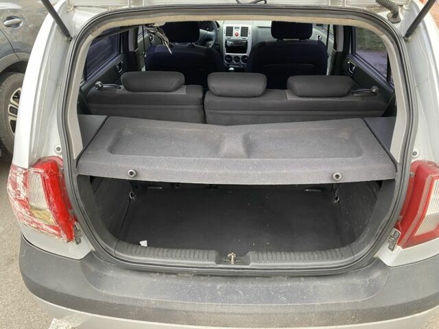 Серый Хендай Гетц, объемом двигателя 1.4 л и пробегом 300 тыс. км за 2600 $, фото 7 на Automoto.ua