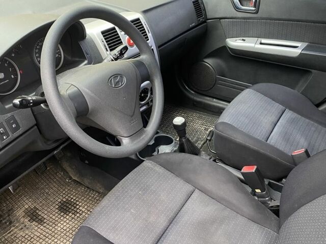 Серый Хендай Гетц, объемом двигателя 1.4 л и пробегом 300 тыс. км за 2600 $, фото 3 на Automoto.ua