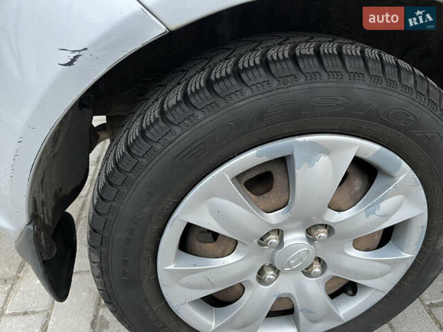 Серый Хендай Гетц, объемом двигателя 1.4 л и пробегом 150 тыс. км за 5800 $, фото 2 на Automoto.ua