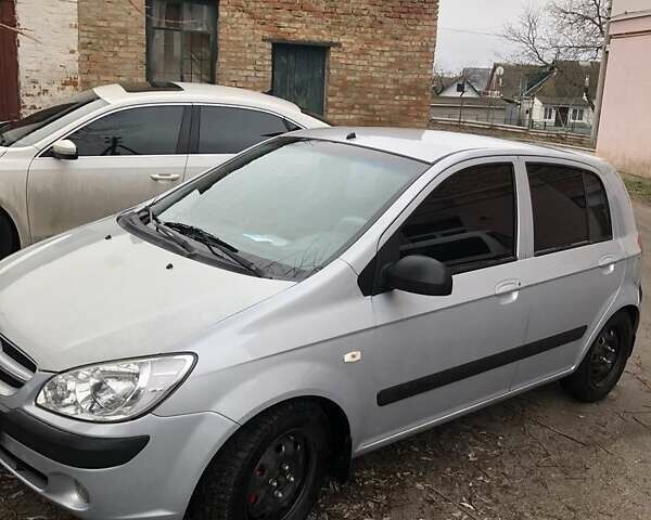 Серый Хендай Гетц, объемом двигателя 1.4 л и пробегом 280 тыс. км за 5000 $, фото 2 на Automoto.ua