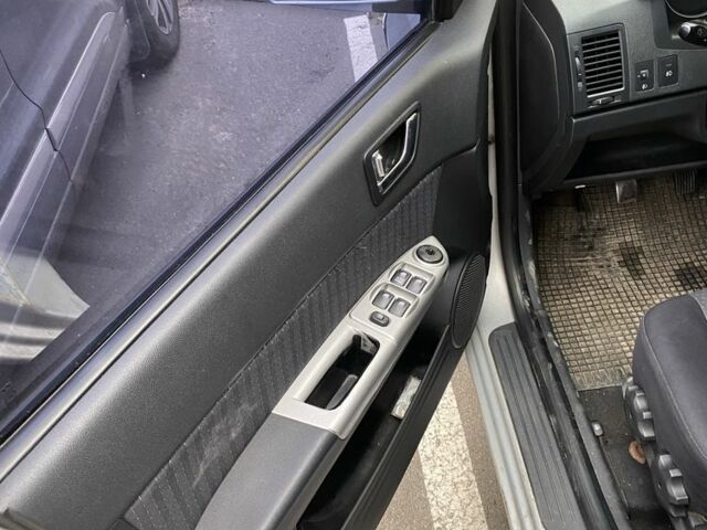 Серый Хендай Гетц, объемом двигателя 1.4 л и пробегом 300 тыс. км за 2600 $, фото 4 на Automoto.ua