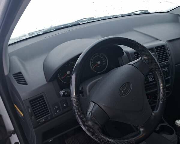 Серый Хендай Гетц, объемом двигателя 1.4 л и пробегом 141 тыс. км за 4500 $, фото 4 на Automoto.ua