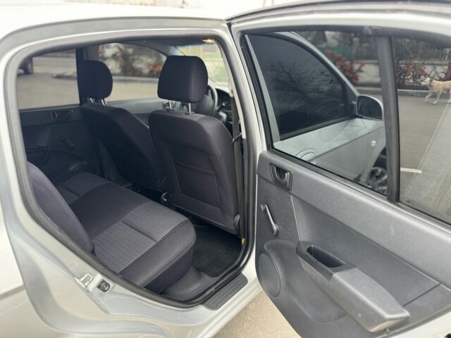 Серый Хендай Гетц, объемом двигателя 1.4 л и пробегом 150 тыс. км за 5800 $, фото 6 на Automoto.ua