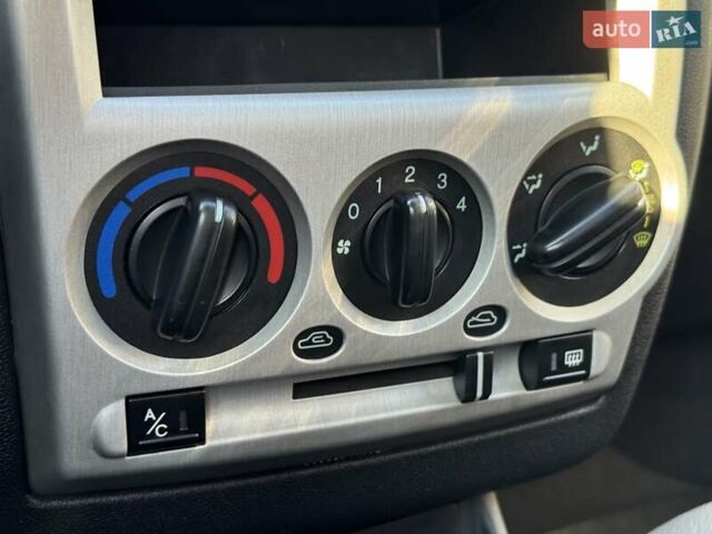 Сірий Хендай Гетц, об'ємом двигуна 1.6 л та пробігом 159 тис. км за 6900 $, фото 26 на Automoto.ua