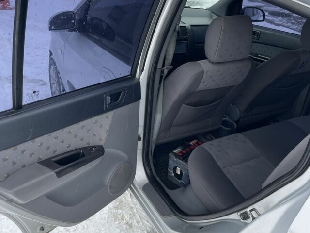 Серый Хендай Гетц, объемом двигателя 1.4 л и пробегом 264 тыс. км за 2800 $, фото 2 на Automoto.ua