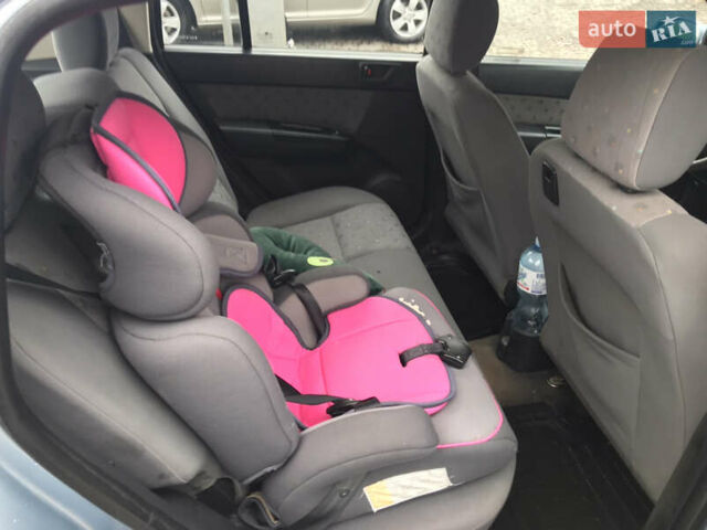 Синий Хендай Гетц, объемом двигателя 1.09 л и пробегом 300 тыс. км за 3500 $, фото 4 на Automoto.ua