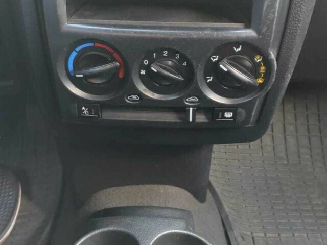 Зеленый Хендай Гетц, объемом двигателя 1.3 л и пробегом 199 тыс. км за 2800 $, фото 3 на Automoto.ua