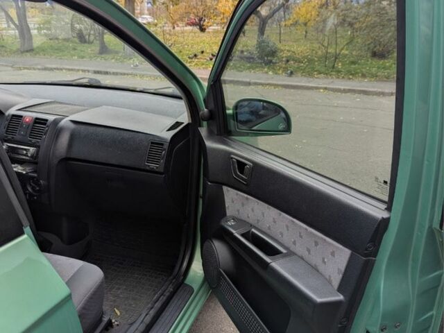 Зеленый Хендай Гетц, объемом двигателя 1.3 л и пробегом 150 тыс. км за 3700 $, фото 6 на Automoto.ua